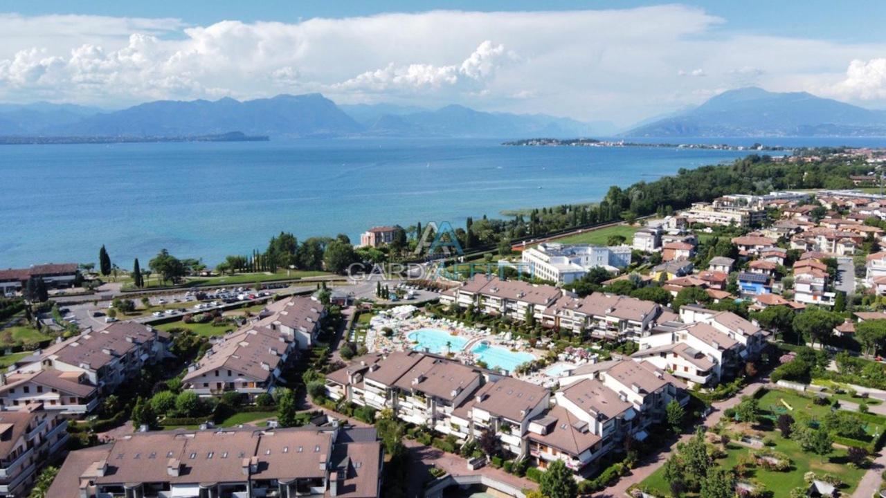 Perla Apartment - 3 Piscine E Un Bar - Desenzano Desenzano del Garda Exterior photo