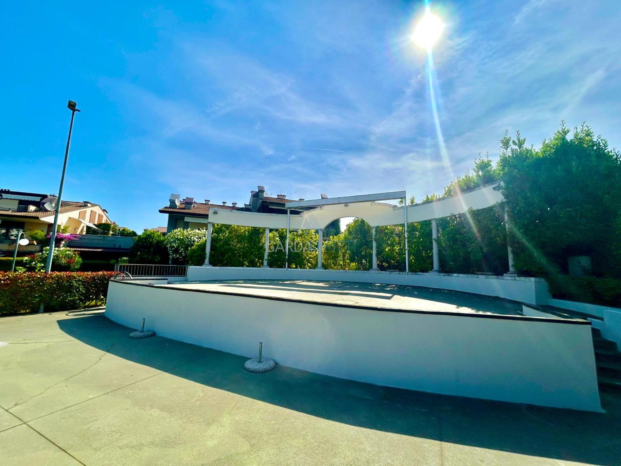 Perla Apartment - 3 Piscine E Un Bar - Desenzano Desenzano del Garda Exterior photo