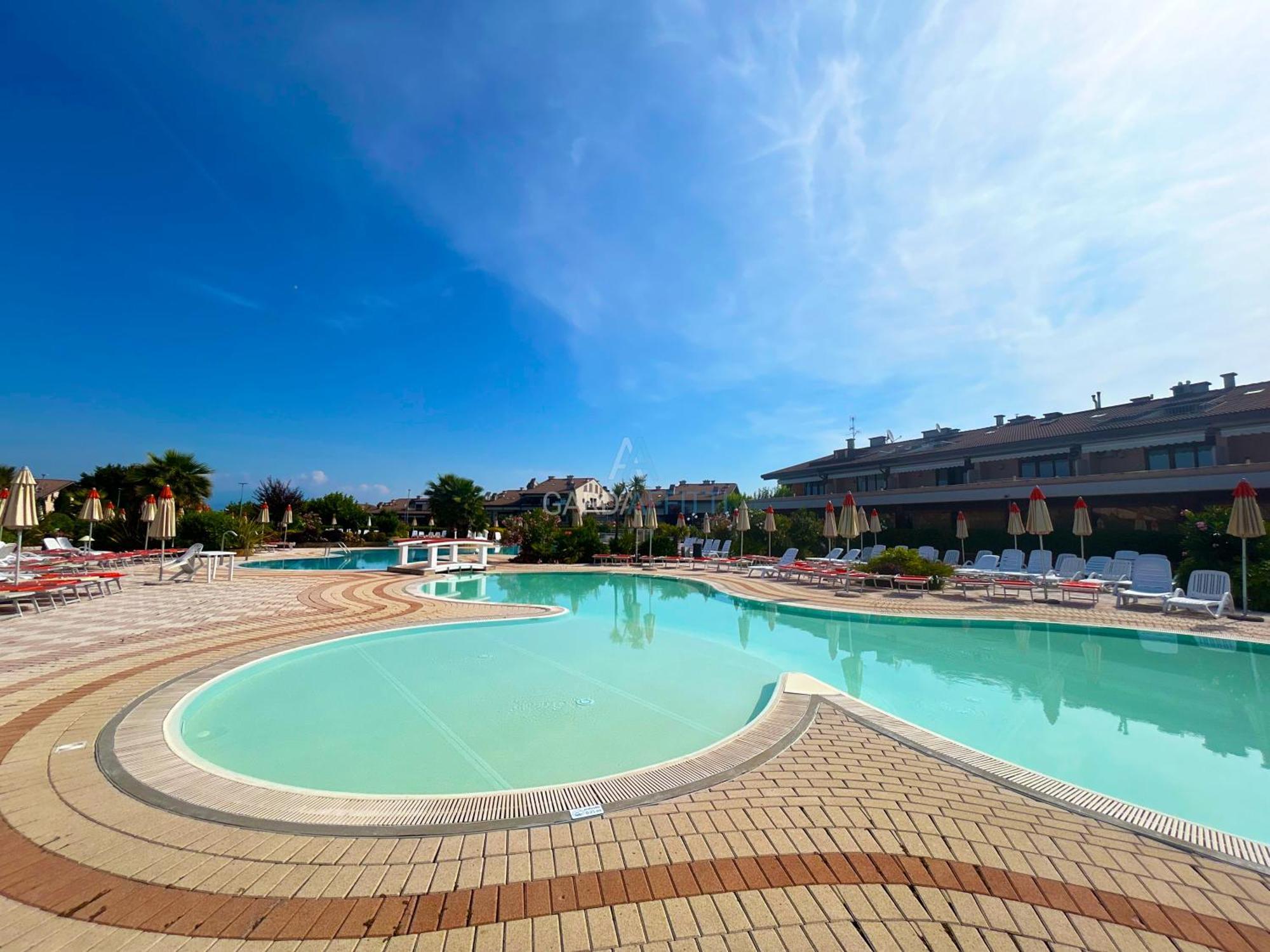 Perla Apartment - 3 Piscine E Un Bar - Desenzano Desenzano del Garda Exterior photo